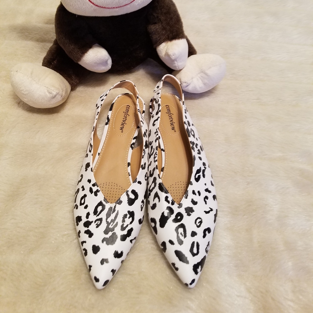 COMFORTVIEW BLACK AND WHITE FLATS SIZE 9.5W